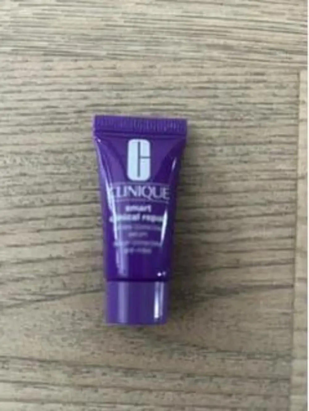 Clinique Makeup Bag Gift Set with 4 Travel Size Skincare and Fragrance Minis